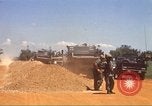 Immagine di La costruzione dell'autostrada Il Vietnam, 1969, secondo 8 filmato di repertorio 65675062016