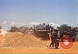 Immagine di La costruzione dell'autostrada Il Vietnam, 1969, secondo 9 filmato di repertorio 65675062016