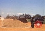 Immagine di La costruzione dell'autostrada Il Vietnam, 1969, secondo 10 filmato di repertorio 65675062016
