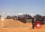 Immagine di La costruzione dell'autostrada Il Vietnam, 1969, secondo 11 filmato di repertorio 65675062016