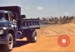 Immagine di La costruzione dell'autostrada Il Vietnam, 1969, secondo 20 filmato di repertorio 65675062016
