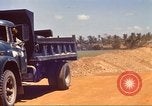Immagine di La costruzione dell'autostrada Il Vietnam, 1969, secondo 21 filmato di repertorio 65675062016