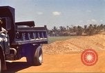 Immagine di La costruzione dell'autostrada Il Vietnam, 1969, secondo 22 filmato di repertorio 65675062016