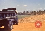 Immagine di La costruzione dell'autostrada Il Vietnam, 1969, secondo 24 filmato di repertorio 65675062016