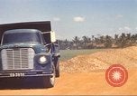 Immagine di La costruzione dell'autostrada Il Vietnam, 1969, secondo 27 filmato di repertorio 65675062016