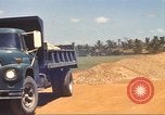 Immagine di La costruzione dell'autostrada Il Vietnam, 1969, secondo 29 filmato di repertorio 65675062016