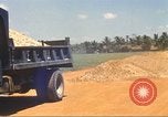 Immagine di La costruzione dell'autostrada Il Vietnam, 1969, secondo 31 filmato di repertorio 65675062016