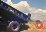 Immagine di La costruzione dell'autostrada Il Vietnam, 1969, secondo 41 filmato di repertorio 65675062016