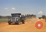 Immagine di La costruzione dell'autostrada Il Vietnam, 1969, secondo 44 filmato di repertorio 65675062016