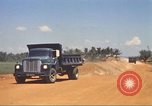 Immagine di La costruzione dell'autostrada Il Vietnam, 1969, secondo 45 filmato di repertorio 65675062016