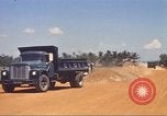 Immagine di La costruzione dell'autostrada Il Vietnam, 1969, secondo 46 filmato di repertorio 65675062016
