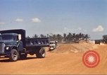 Immagine di La costruzione dell'autostrada Il Vietnam, 1969, secondo 47 filmato di repertorio 65675062016