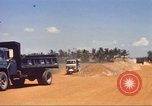 Immagine di La costruzione dell'autostrada Il Vietnam, 1969, secondo 48 filmato di repertorio 65675062016