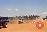 Immagine di La costruzione dell'autostrada Il Vietnam, 1969, secondo 50 filmato di repertorio 65675062016