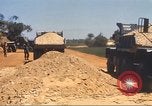 Immagine di La costruzione dell'autostrada Il Vietnam, 1969, secondo 58 filmato di repertorio 65675062016