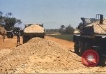 Immagine di La costruzione dell'autostrada Il Vietnam, 1969, secondo 59 filmato di repertorio 65675062016