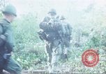 Image États-unis les soldats de la 4e Division d'infanterie Le Vietnam du Sud, 1967, de la seconde 20 séquences d'archives historiques vidéo 65675062025