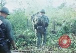 Image États-unis les soldats de la 4e Division d'infanterie Le Vietnam du Sud, 1967, de la seconde 23 séquences d'archives historiques vidéo 65675062025