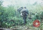 Image États-unis les soldats de la 4e Division d'infanterie Le Vietnam du Sud, 1967, de la seconde 28 séquences d'archives historiques vidéo 65675062025