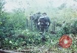Image États-unis les soldats de la 4e Division d'infanterie Le Vietnam du Sud, 1967, de la seconde 30 séquences d'archives historiques vidéo 65675062025