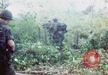 Image États-unis les soldats de la 4e Division d'infanterie Le Vietnam du Sud, 1967, de la seconde 33 séquences d'archives historiques vidéo 65675062025