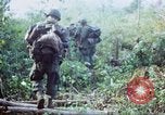 Image États-unis les soldats de la 4e Division d'infanterie Le Vietnam du Sud, 1967, de la seconde 36 séquences d'archives historiques vidéo 65675062025