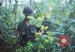 Image États-unis les soldats de la 4e Division d'infanterie Le Vietnam du Sud, 1967, de la seconde 61 séquences d'archives historiques vidéo 65675062025