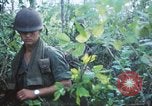 Image États-unis les soldats de la 4e Division d'infanterie Le Vietnam du Sud, 1967, de la seconde 62 séquences d'archives historiques vidéo 65675062025