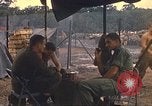 Standbild USA Offiziere Vietnam, 1970, aus Sekunde 4 historischem Filmmaterial Videoclip 65675062044