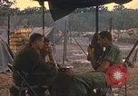 Standbild USA Offiziere Vietnam, 1970, aus Sekunde 10 historischem Filmmaterial Videoclip 65675062044