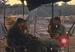 Standbild USA Offiziere Vietnam, 1970, aus Sekunde 13 historischem Filmmaterial Videoclip 65675062044