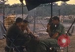 Standbild USA Offiziere Vietnam, 1970, aus Sekunde 15 historischem Filmmaterial Videoclip 65675062044