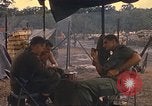 Standbild USA Offiziere Vietnam, 1970, aus Sekunde 16 historischem Filmmaterial Videoclip 65675062044