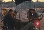 Standbild USA Offiziere Vietnam, 1970, aus Sekunde 19 historischem Filmmaterial Videoclip 65675062044