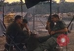 Standbild USA Offiziere Vietnam, 1970, aus Sekunde 22 historischem Filmmaterial Videoclip 65675062044