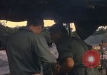 Standbild USA Offiziere Vietnam, 1970, aus Sekunde 23 historischem Filmmaterial Videoclip 65675062044
