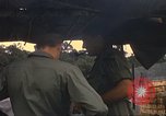 Standbild USA Offiziere Vietnam, 1970, aus Sekunde 25 historischem Filmmaterial Videoclip 65675062044