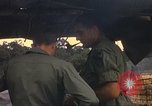 Standbild USA Offiziere Vietnam, 1970, aus Sekunde 26 historischem Filmmaterial Videoclip 65675062044