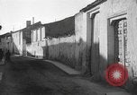 Standbild Bombardierung des Dorfes während des Spanischen Bürgerkriegs Spanien, 1937, aus Sekunde 3 historischem Filmmaterial Videoclip 65675062087