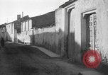 Standbild Bombardierung des Dorfes während des Spanischen Bürgerkriegs Spanien, 1937, aus Sekunde 5 historischem Filmmaterial Videoclip 65675062087