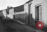 Standbild Bombardierung des Dorfes während des Spanischen Bürgerkriegs Spanien, 1937, aus Sekunde 6 historischem Filmmaterial Videoclip 65675062087