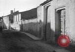 Standbild Bombardierung des Dorfes während des Spanischen Bürgerkriegs Spanien, 1937, aus Sekunde 7 historischem Filmmaterial Videoclip 65675062087