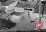 Standbild Bombardierung des Dorfes während des Spanischen Bürgerkriegs Spanien, 1937, aus Sekunde 8 historischem Filmmaterial Videoclip 65675062087