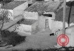 Standbild Bombardierung des Dorfes während des Spanischen Bürgerkriegs Spanien, 1937, aus Sekunde 9 historischem Filmmaterial Videoclip 65675062087