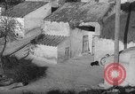 Standbild Bombardierung des Dorfes während des Spanischen Bürgerkriegs Spanien, 1937, aus Sekunde 12 historischem Filmmaterial Videoclip 65675062087
