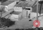 Standbild Bombardierung des Dorfes während des Spanischen Bürgerkriegs Spanien, 1937, aus Sekunde 13 historischem Filmmaterial Videoclip 65675062087