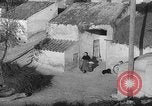 Standbild Bombardierung des Dorfes während des Spanischen Bürgerkriegs Spanien, 1937, aus Sekunde 15 historischem Filmmaterial Videoclip 65675062087