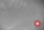Standbild Bombardierung des Dorfes während des Spanischen Bürgerkriegs Spanien, 1937, aus Sekunde 29 historischem Filmmaterial Videoclip 65675062087