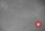 Standbild Bombardierung des Dorfes während des Spanischen Bürgerkriegs Spanien, 1937, aus Sekunde 31 historischem Filmmaterial Videoclip 65675062087