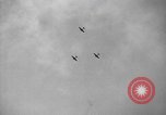 Standbild Bombardierung des Dorfes während des Spanischen Bürgerkriegs Spanien, 1937, aus Sekunde 41 historischem Filmmaterial Videoclip 65675062087